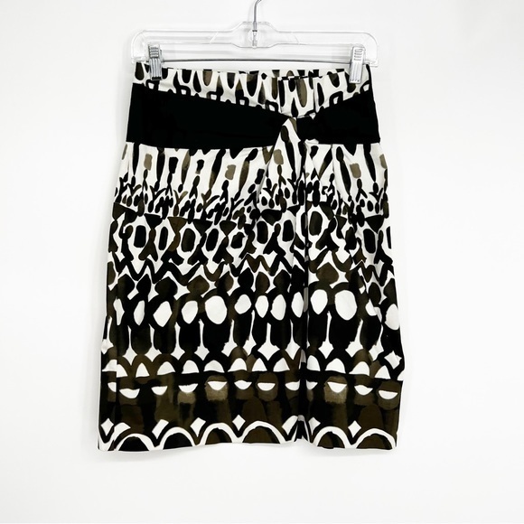 Elie Tahari Dresses & Skirts - Elie Tahari Abigail Skirt Sand Dune Size 2